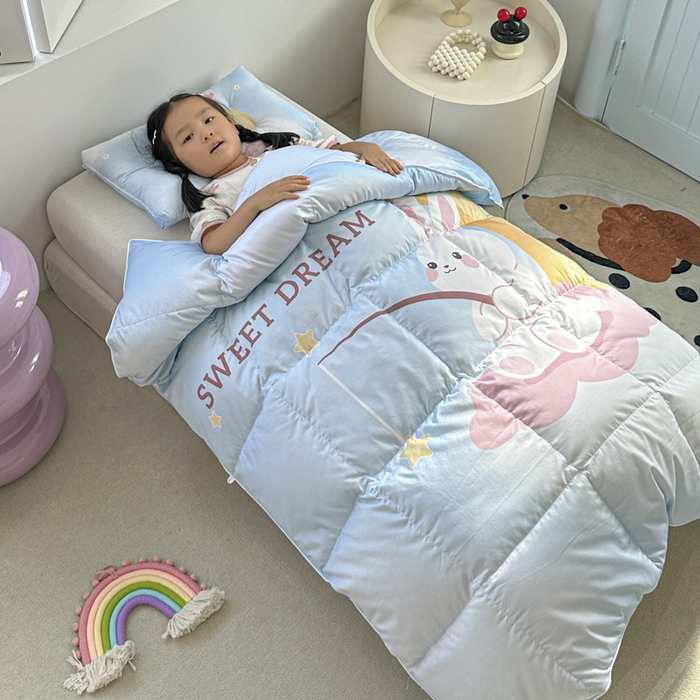 91家纺网 家纺一手货源 找家纺 暖羽屋羽绒馆 2025新款羽绒丝被芯春秋羽毛被儿童羽绒被子白鹅绒被芯婴幼儿园1.5米1.2米冬被 钓星星