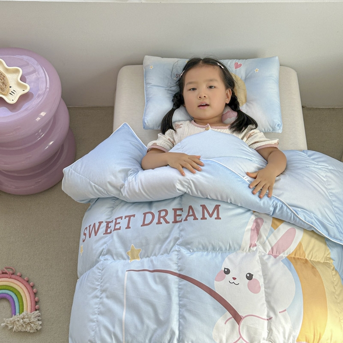 91家纺网 家纺一手货源 找家纺 暖羽屋羽绒馆 2025新款羽绒丝被芯春秋羽毛被儿童羽绒被子白鹅绒被芯婴幼儿园1.5米1.2米冬被 钓星星