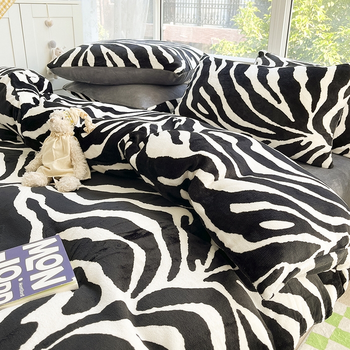 91家纺网 家纺一手货源 找家纺 雅居纺家纺 2025新款高克重牛奶绒印花单被套 经典豹纹