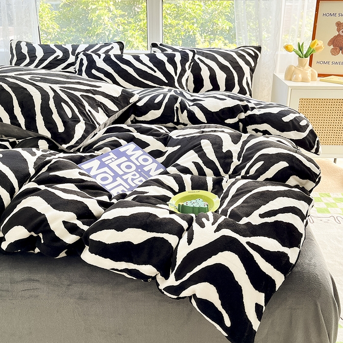 91家纺网 家纺一手货源 找家纺 雅居纺家纺 2025新款高克重牛奶绒印花单被套 经典豹纹