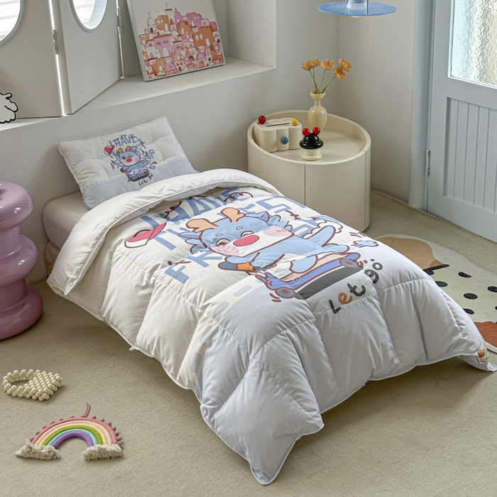 91家纺网 家纺一手货源 找家纺 暖羽屋羽绒馆 2025新款羽绒丝被芯春秋羽毛被儿童羽绒被子白鹅绒被芯婴幼儿园1.5米1.2米冬被 滑板恐龙