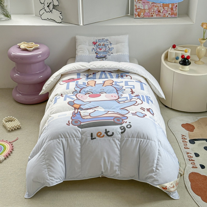 91家纺网 家纺一手货源 找家纺 暖羽屋羽绒馆 2025新款羽绒丝被芯春秋羽毛被儿童羽绒被子白鹅绒被芯婴幼儿园1.5米1.2米冬被 滑板恐龙