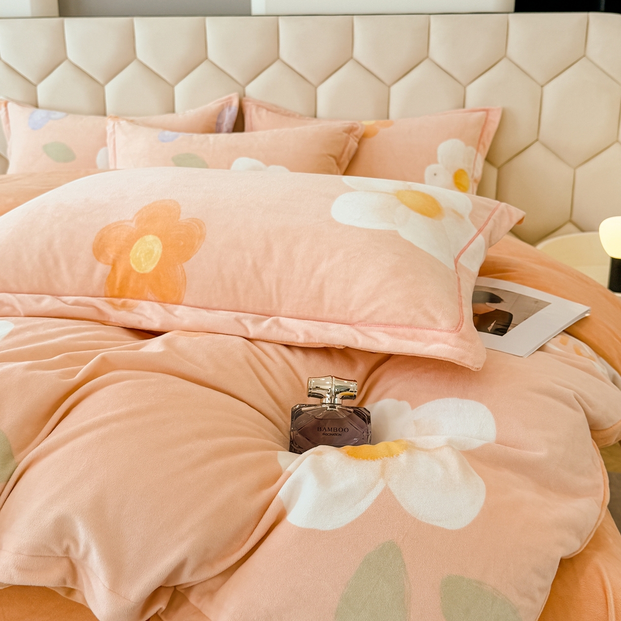 91家纺网 家纺一手货源 找家纺 喜四方 2025新款超细旦婴儿宝宝绒印花四件套 初心-桔