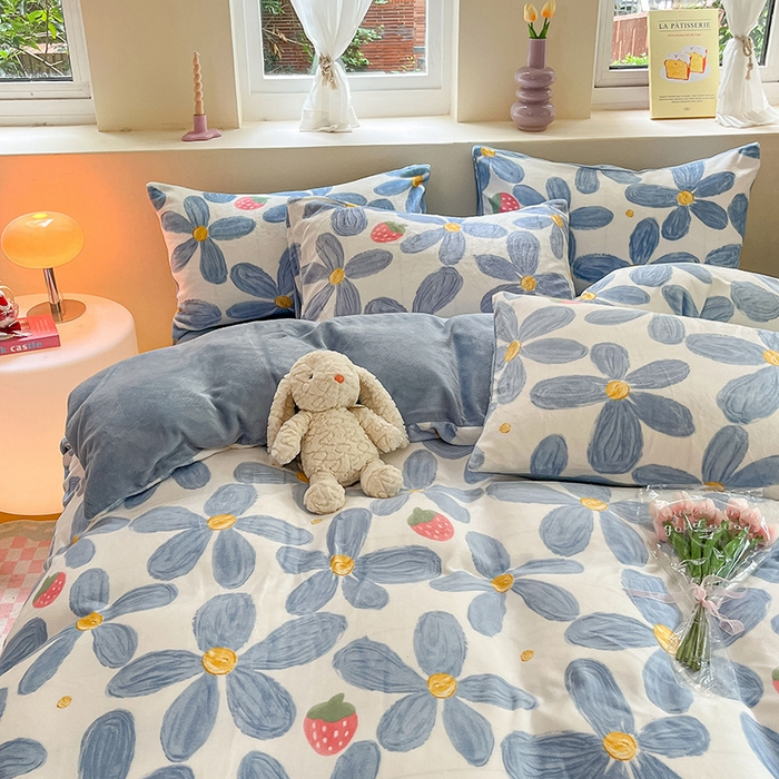 91家纺网 家纺一手货源 找家纺 雅居纺家纺 2025新款高克重牛奶绒印花单被套 蓝墨花朵