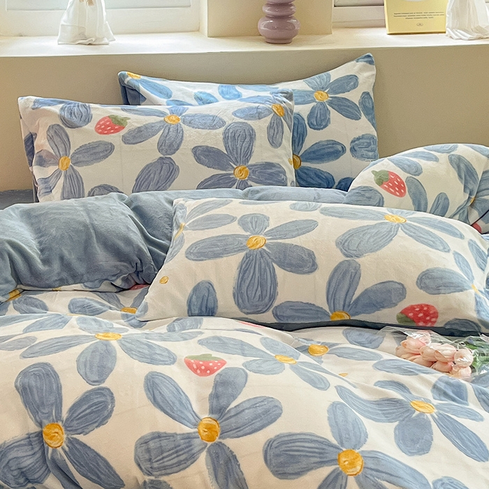 91家纺网 家纺一手货源 找家纺 雅居纺家纺 2025新款高克重牛奶绒印花单被套 蓝墨花朵