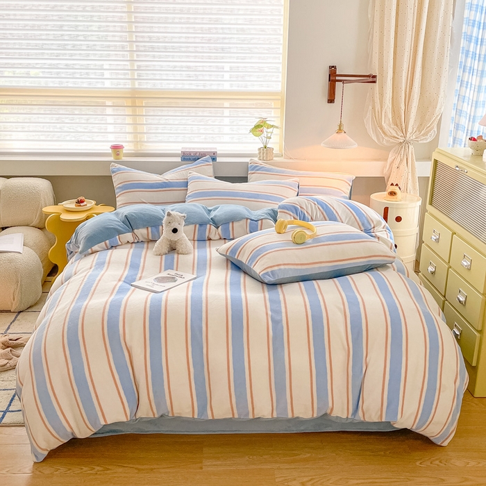 91家纺网 家纺一手货源 找家纺 雅居纺家纺 2025新款高克重牛奶绒印花单被套 蓝色竖条