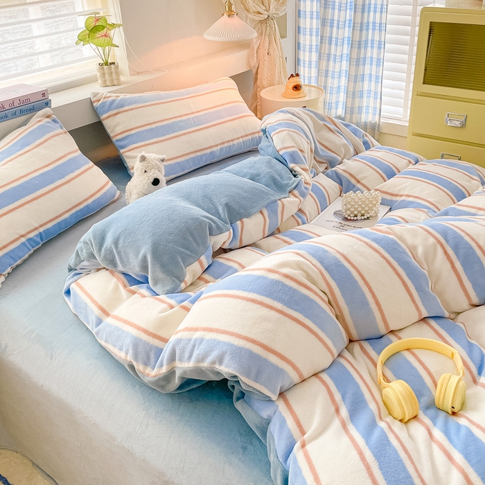 91家纺网 家纺一手货源 找家纺 雅居纺家纺 2025新款高克重牛奶绒印花单被套 蓝色竖条