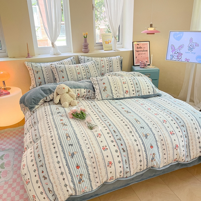 91家纺网 家纺一手货源 找家纺 雅居纺家纺 2025新款高克重牛奶绒印花单被套 蓝色小兔