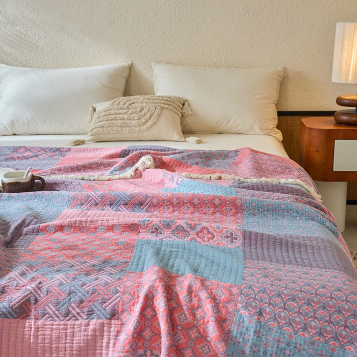 91家纺网 家纺一手货源 找家纺 春皖家纺 2025新款棉麻大提花三层纱多功能盖毯毯子 故里