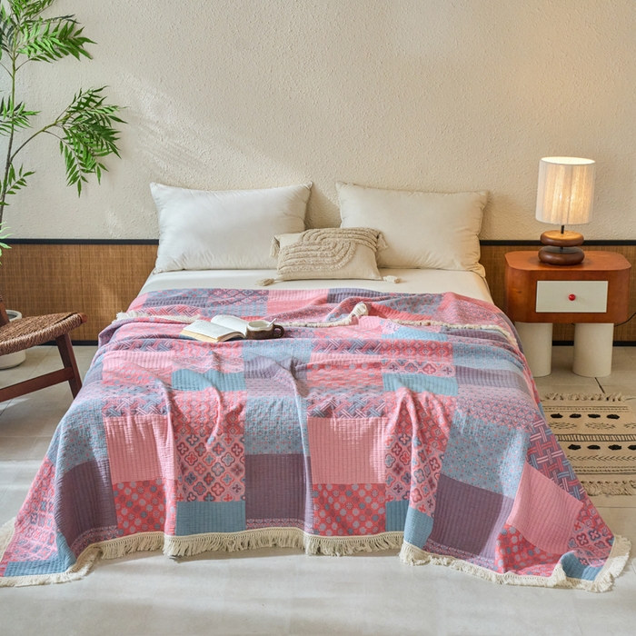 91家纺网 家纺一手货源 找家纺 春皖家纺 2025新款棉麻大提花三层纱多功能盖毯毯子 故里