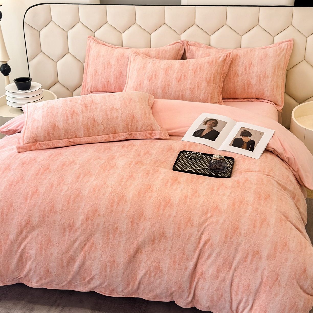 91家纺网 家纺一手货源 找家纺 喜四方 2025新款超细旦婴儿宝宝绒印花四件套 德芙-粉