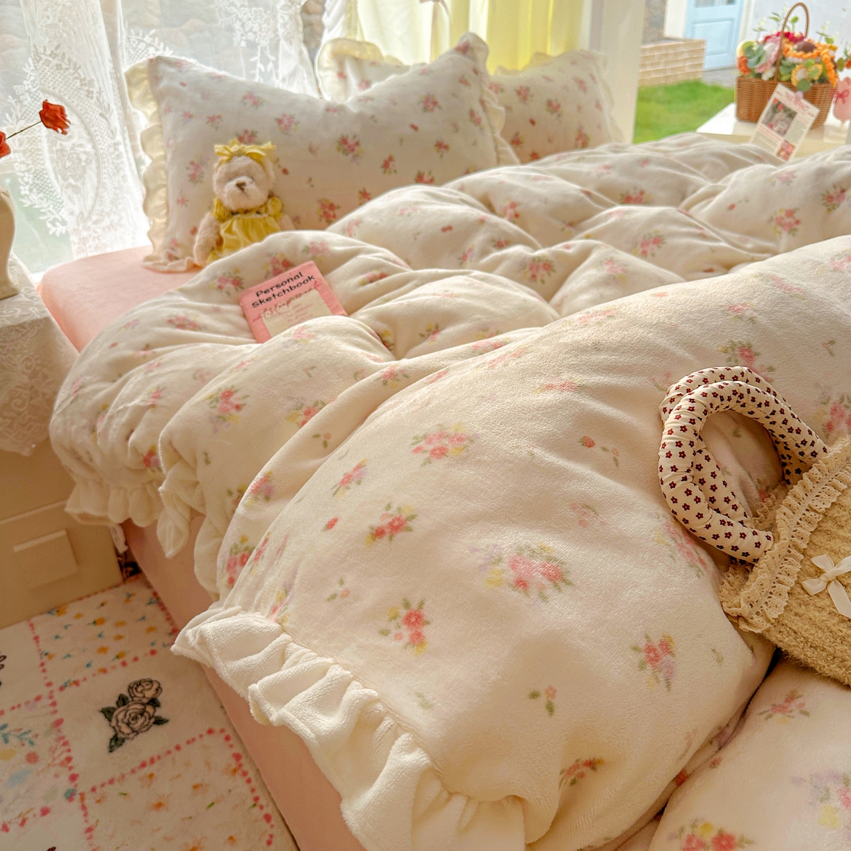 91家纺网 家纺一手货源 找家纺 老K (原美阁） 25年新款A类200克花边款牛奶绒四件套蝴蝶结韩版牛奶绒  奶油小花