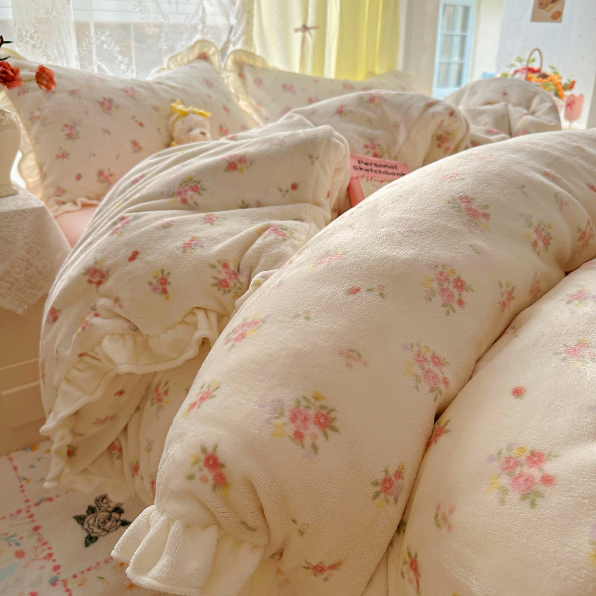 91家纺网 家纺一手货源 找家纺 老K (原美阁） 25年新款A类200克花边款牛奶绒四件套蝴蝶结韩版牛奶绒  奶油小花