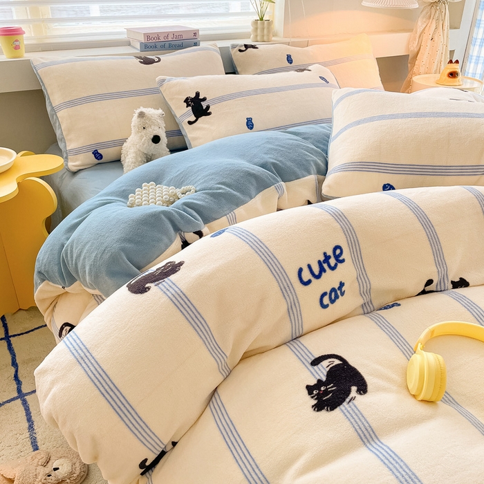 91家纺网 家纺一手货源 找家纺 雅居纺家纺 2025新款高克重牛奶绒印花单被套 蓝条猫咪