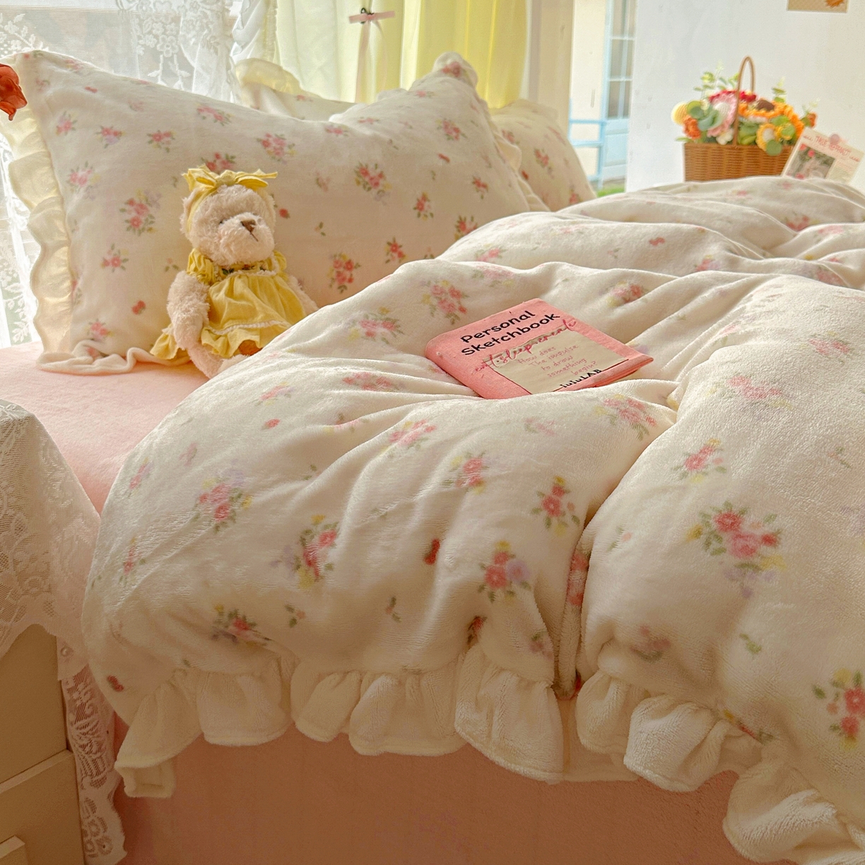 91家纺网 家纺一手货源 找家纺 老K (原美阁） 25年新款A类200克花边款牛奶绒四件套蝴蝶结韩版牛奶绒  奶油小花