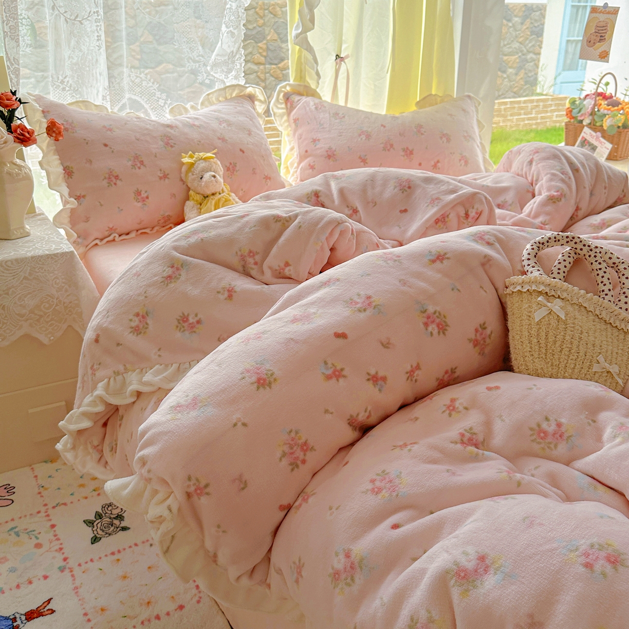 91家纺网 家纺一手货源 找家纺 老K (原美阁） 25年新款A类200克花边款牛奶绒四件套蝴蝶结韩版牛奶绒  粉嘟小花