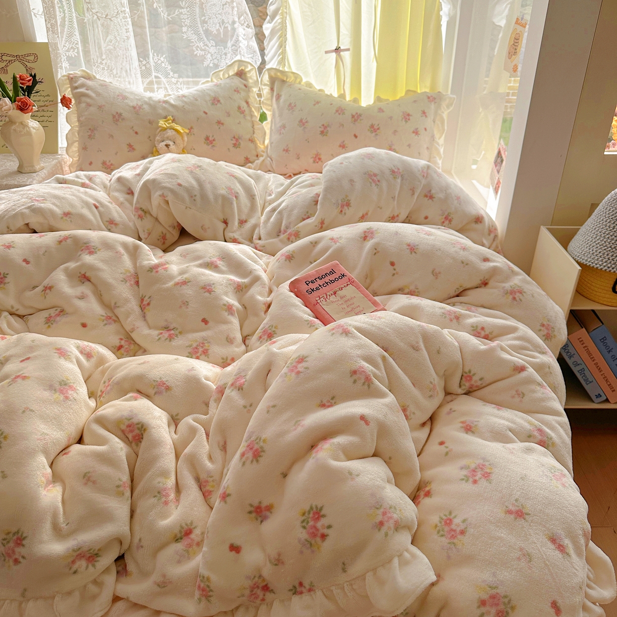 91家纺网 家纺一手货源 找家纺 老K (原美阁） 25年新款A类200克花边款牛奶绒四件套蝴蝶结韩版牛奶绒  奶油小花