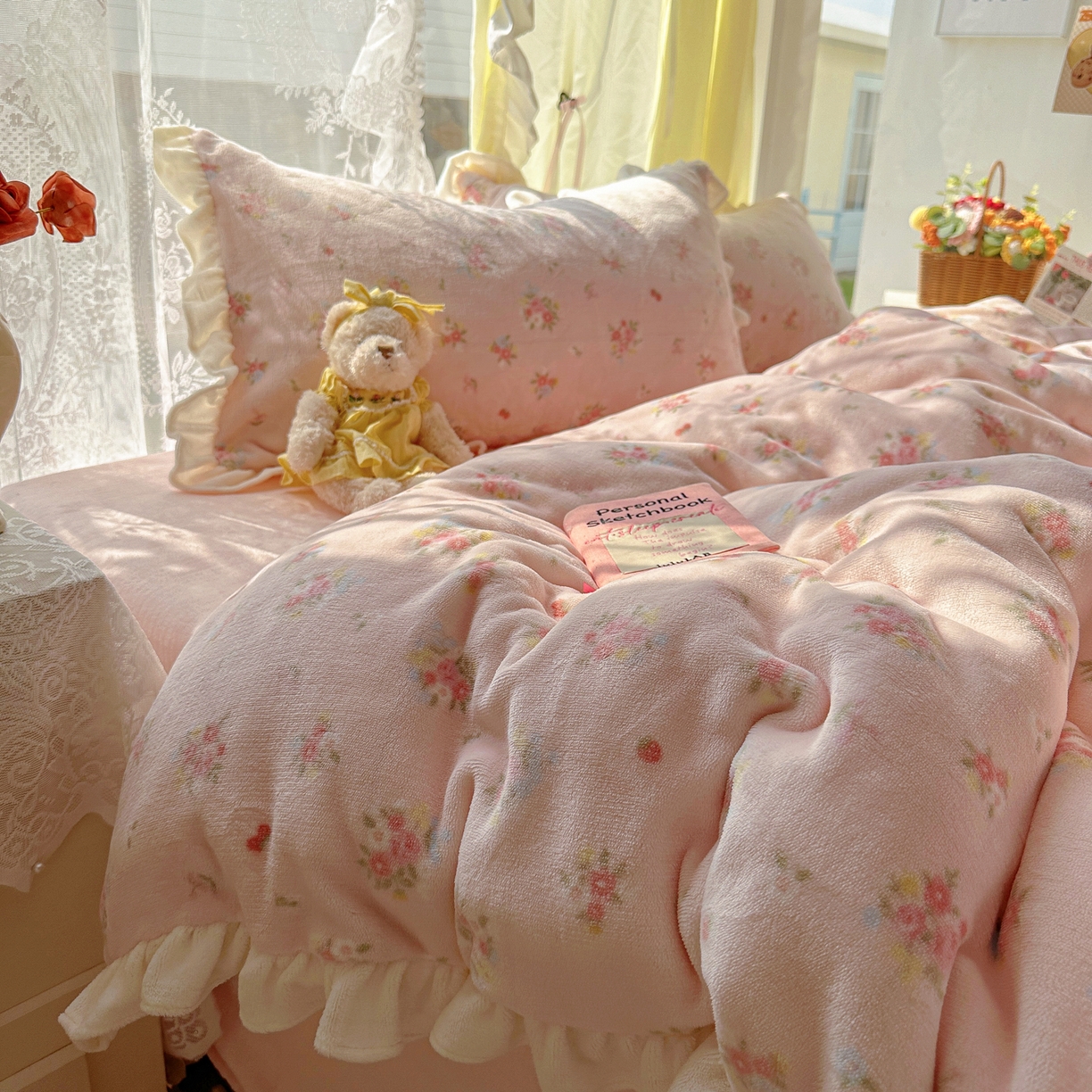 91家纺网 家纺一手货源 找家纺 老K (原美阁） 25年新款A类200克花边款牛奶绒四件套蝴蝶结韩版牛奶绒  粉嘟小花