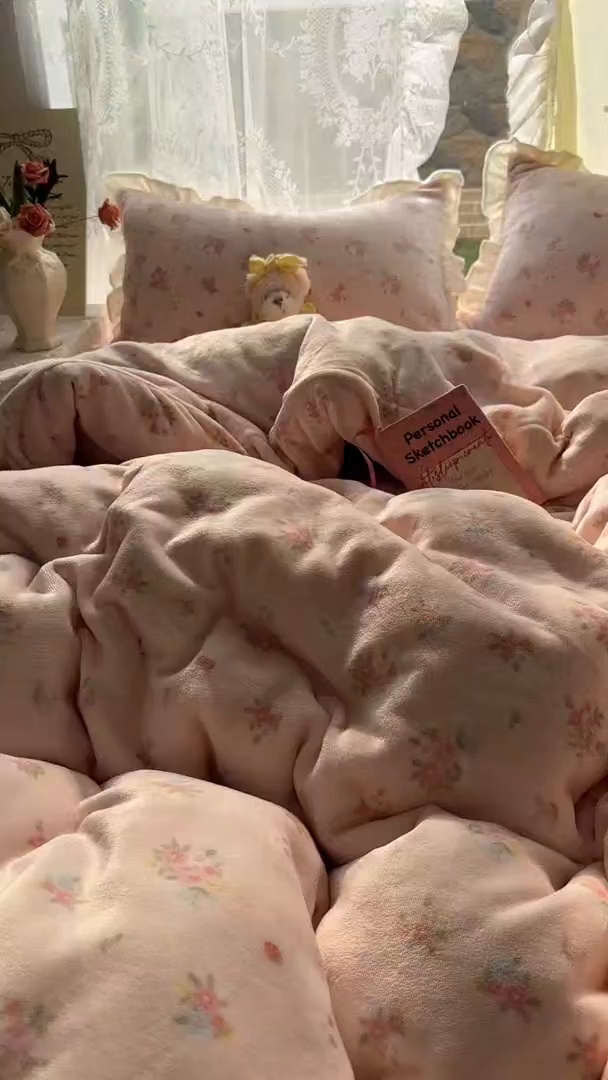 91家纺网 家纺一手货源 找家纺 老K (原美阁） 25年新款A类200克花边款牛奶绒四件套蝴蝶结韩版牛奶绒  粉嘟小花