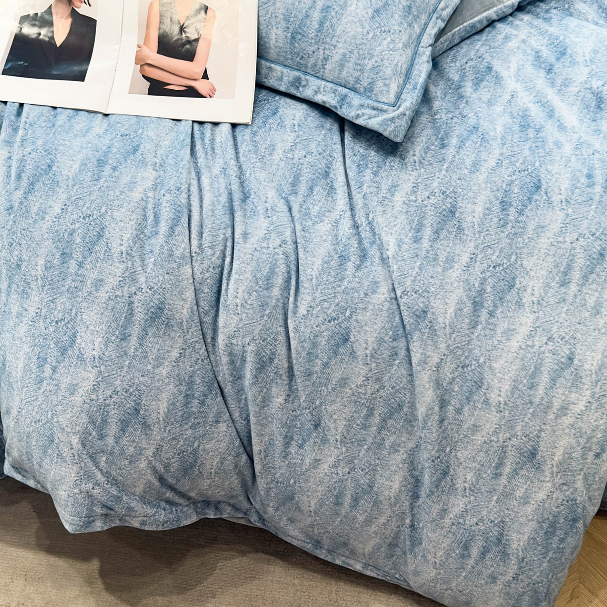 91家纺网 家纺一手货源 找家纺 喜四方 2025新款超细旦婴儿宝宝绒印花四件套 德芙-兰