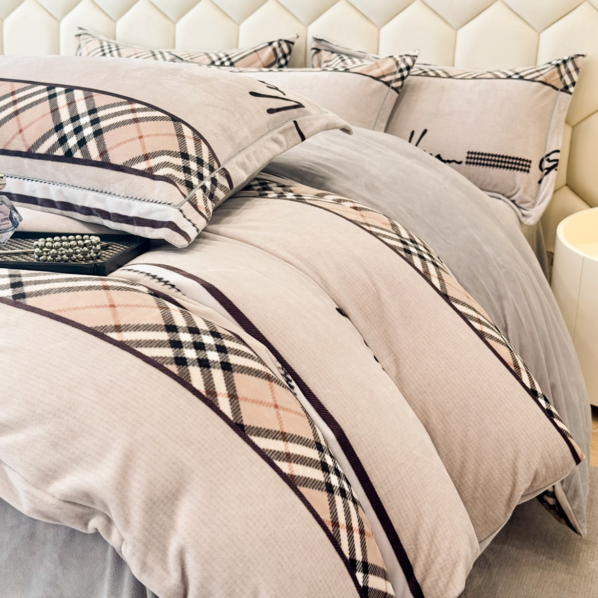 91家纺网 家纺一手货源 找家纺 喜四方 2025新款超细旦婴儿宝宝绒印花四件套 罗拉