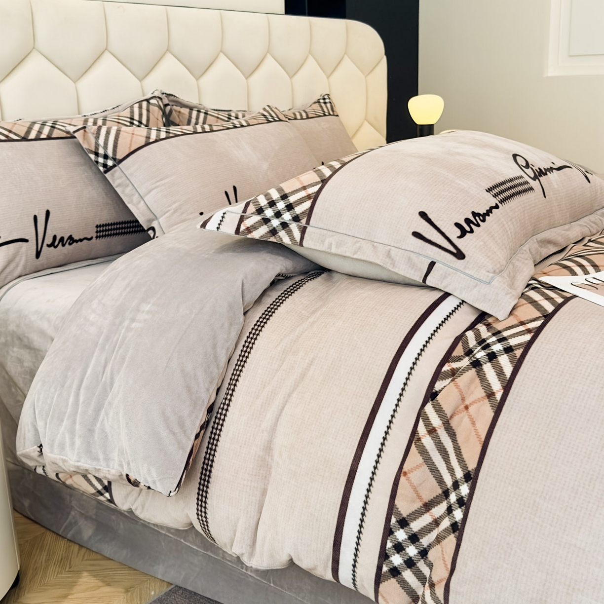 91家纺网 家纺一手货源 找家纺 喜四方 2025新款超细旦婴儿宝宝绒印花四件套 罗拉