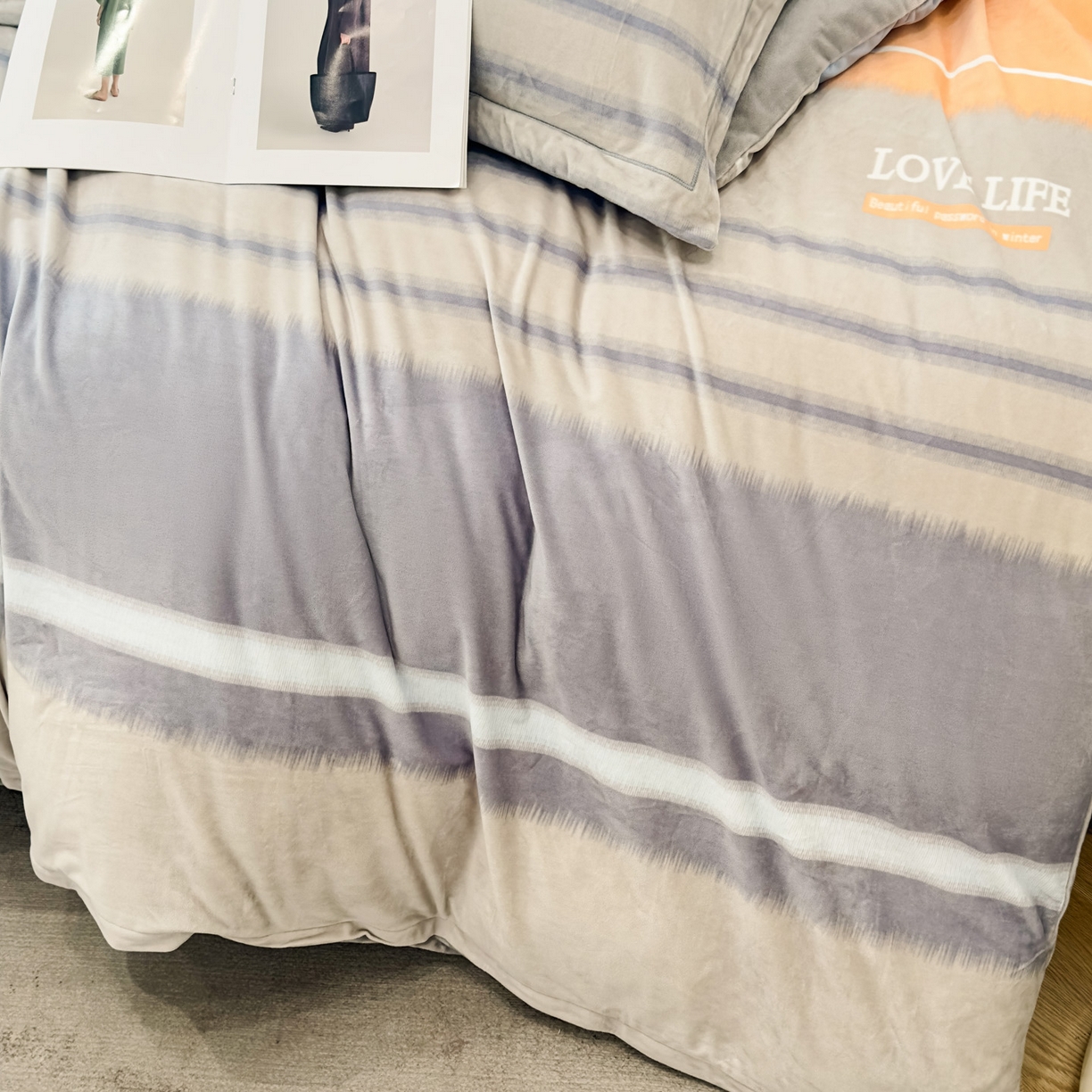 91家纺网 家纺一手货源 找家纺 喜四方 2025新款超细旦婴儿宝宝绒印花四件套 美好生活