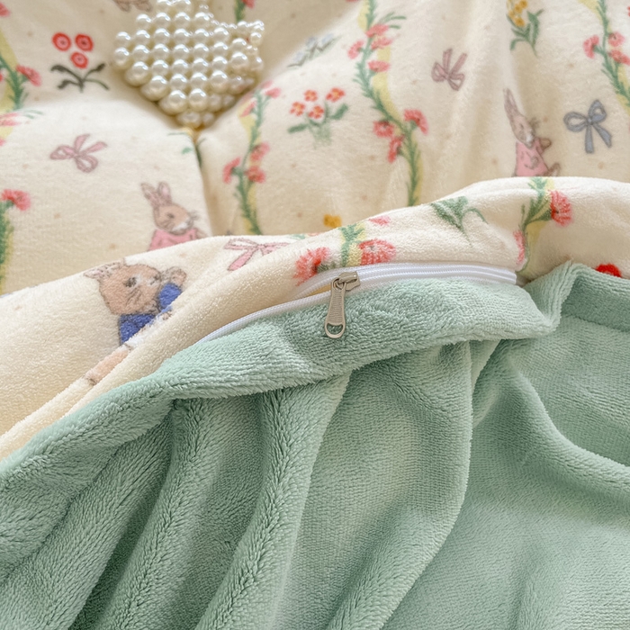 91家纺网 家纺一手货源 找家纺 雅居纺家纺 2025新款高克重牛奶绒印花单被套 秘境小兔