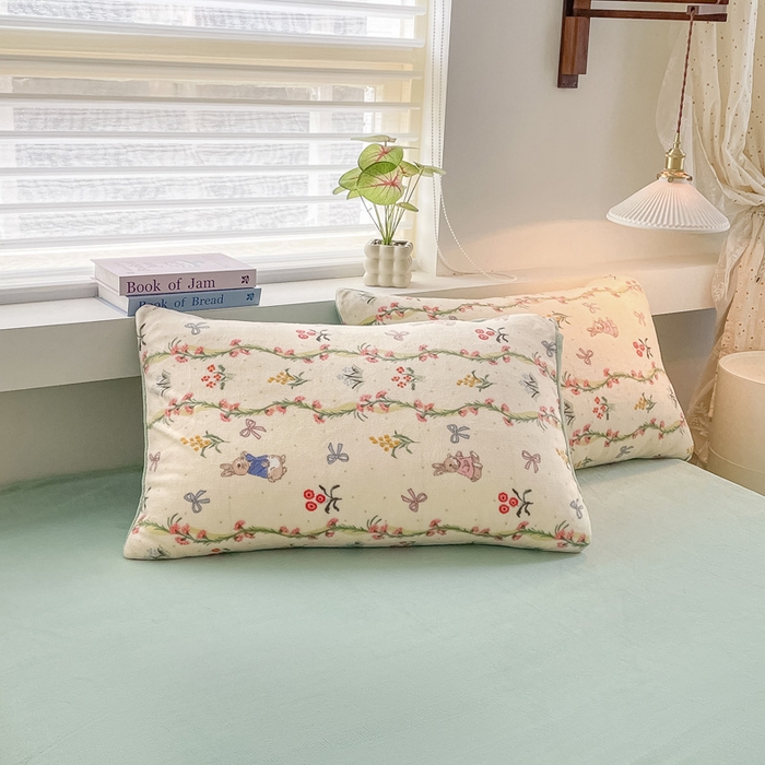 91家纺网 家纺一手货源 找家纺 雅居纺家纺 2025新款高克重牛奶绒印花单被套 秘境小兔