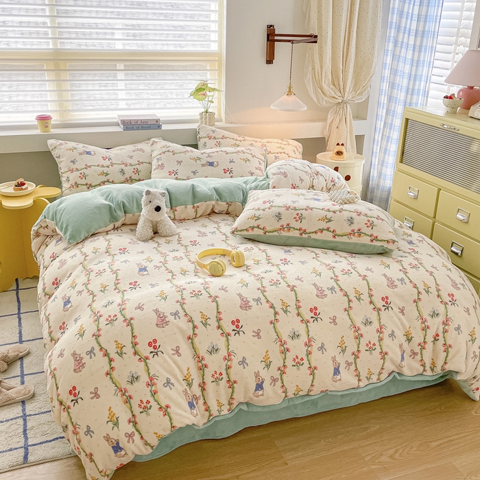 91家纺网 家纺一手货源 找家纺 雅居纺家纺 2025新款高克重牛奶绒印花单被套 秘境小兔