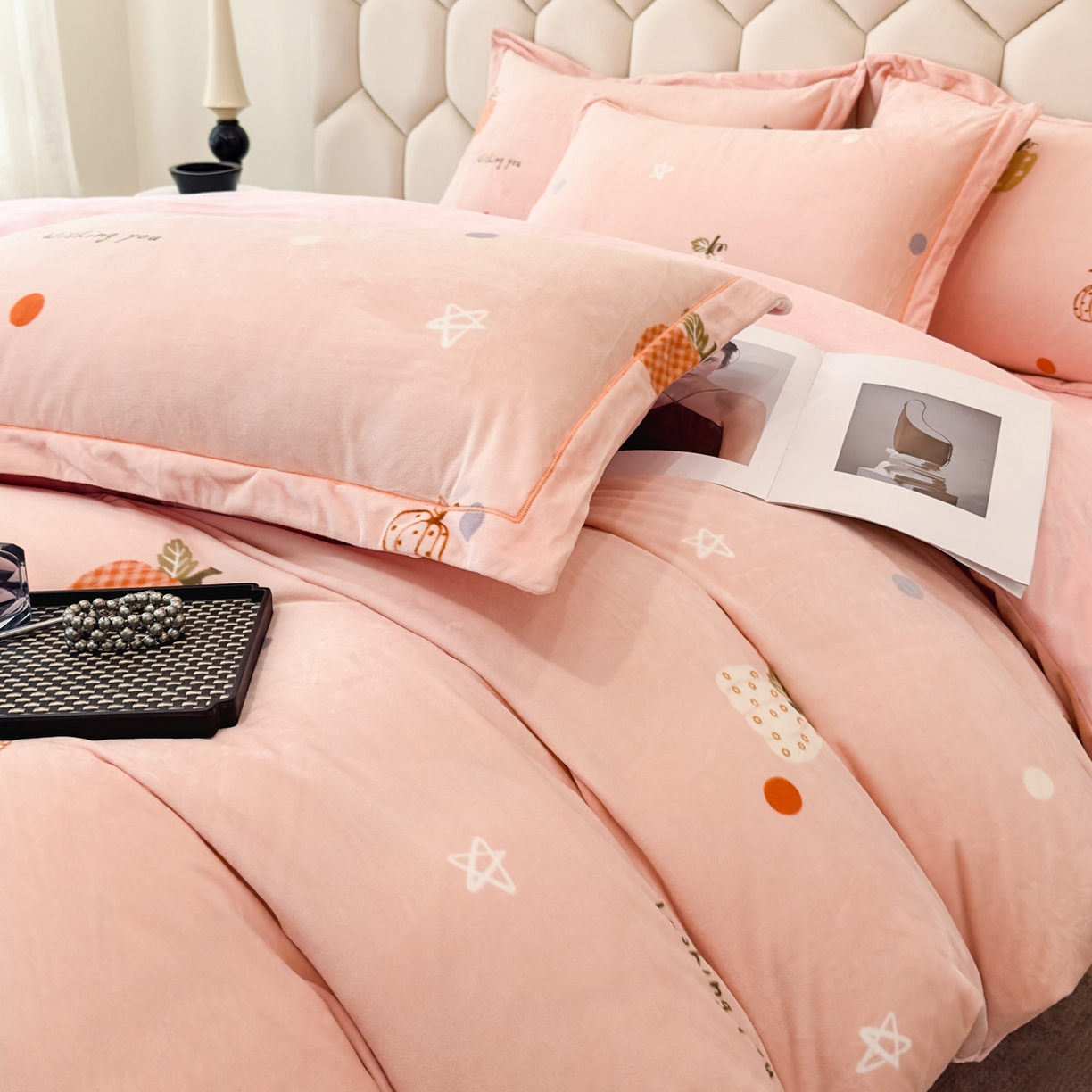 91家纺网 家纺一手货源 找家纺 喜四方 2025新款超细旦婴儿宝宝绒印花四件套 梦幻乐园-粉