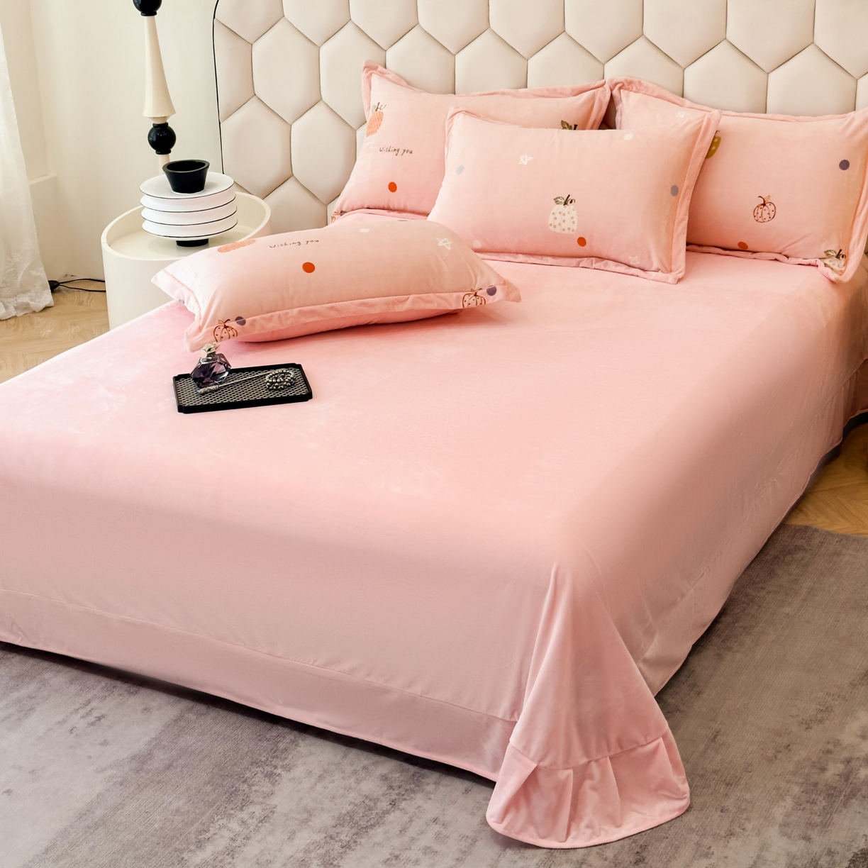 91家纺网 家纺一手货源 找家纺 喜四方 2025新款超细旦婴儿宝宝绒印花四件套 梦幻乐园-粉