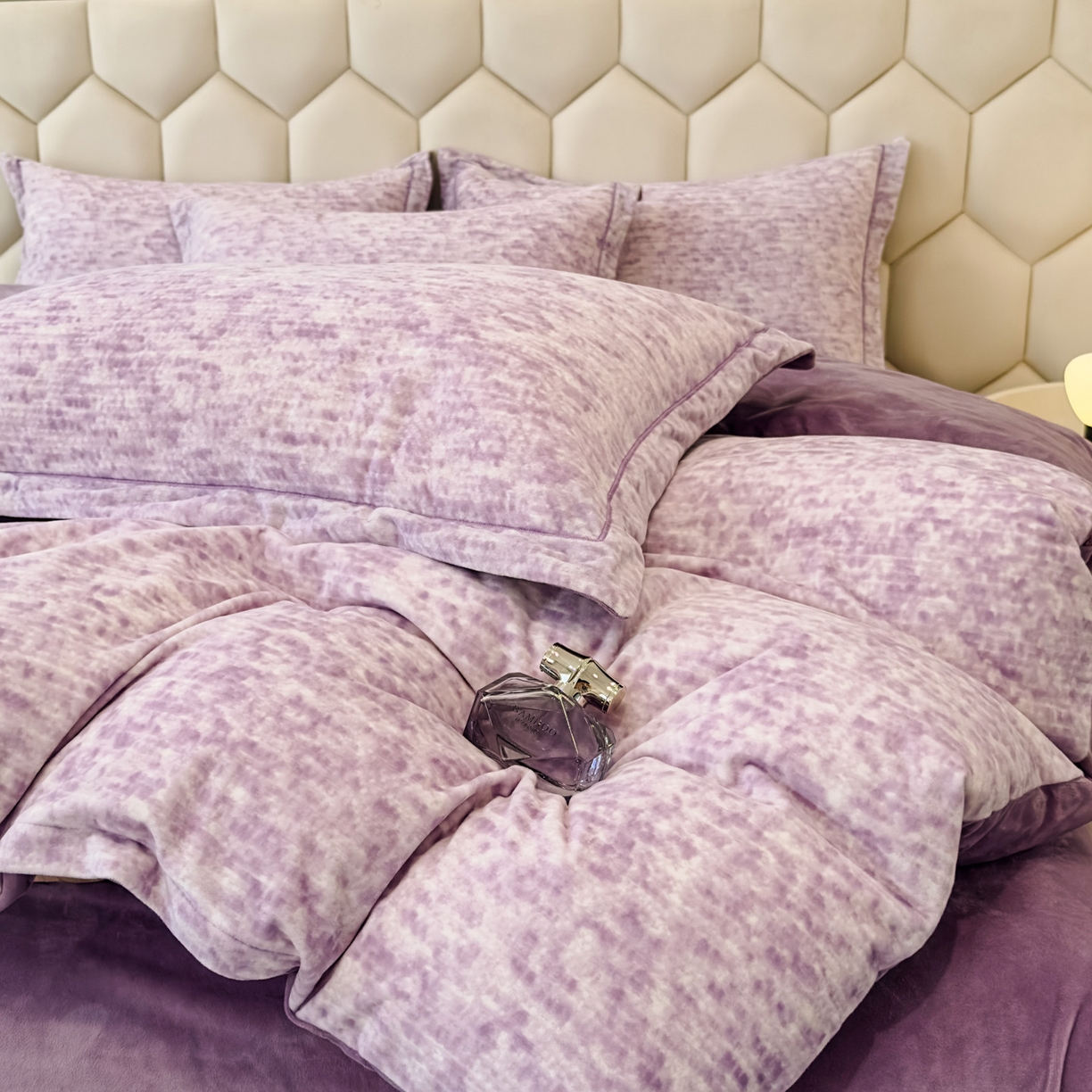 91家纺网 家纺一手货源 找家纺 喜四方 2025新款超细旦婴儿宝宝绒印花四件套 暮光之城-紫