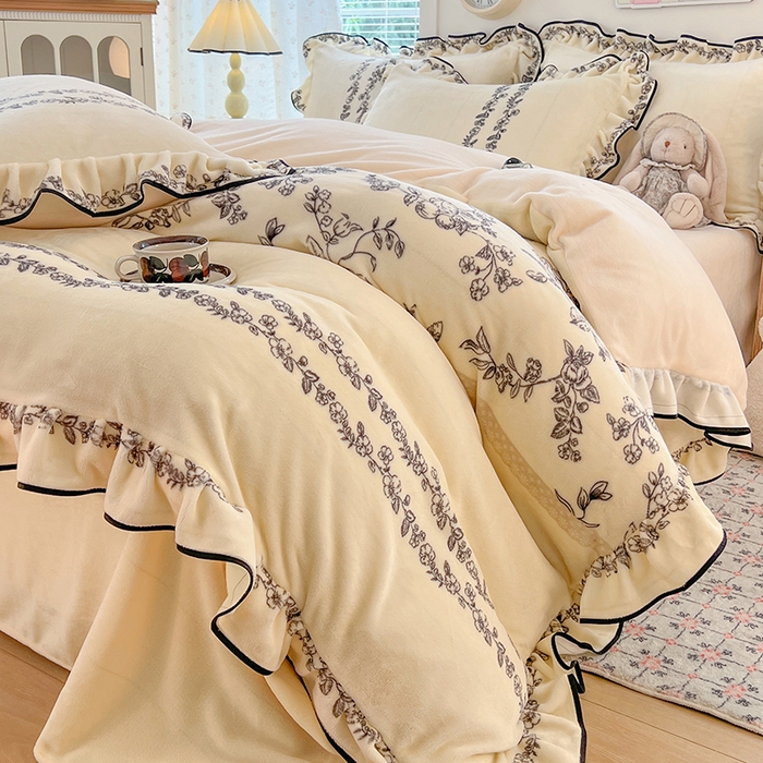 91家纺网 家纺一手货源 找家纺 （总）HL原创 2025新款亲肤舒适韩版温暖牛奶绒四件套-花边款