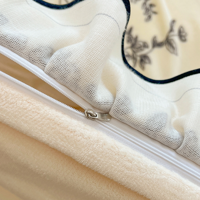 91家纺网 家纺一手货源 找家纺 （总）HL原创 2025新款亲肤舒适韩版温暖牛奶绒四件套-花边款