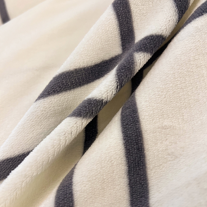 91家纺网 家纺一手货源 找家纺 HL原创 2025新款亲肤舒适韩版温暖牛奶绒四件套-花边款 花边款-简约格