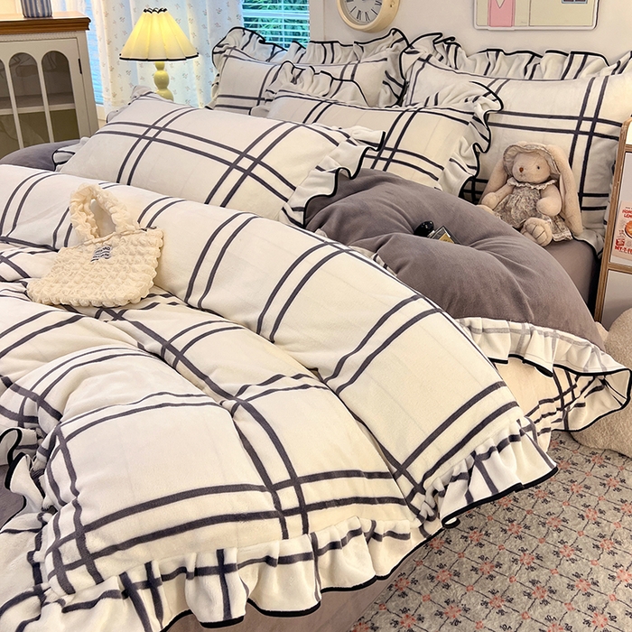 91家纺网 家纺一手货源 找家纺 HL原创 2025新款亲肤舒适韩版温暖牛奶绒四件套-花边款 花边款-简约格