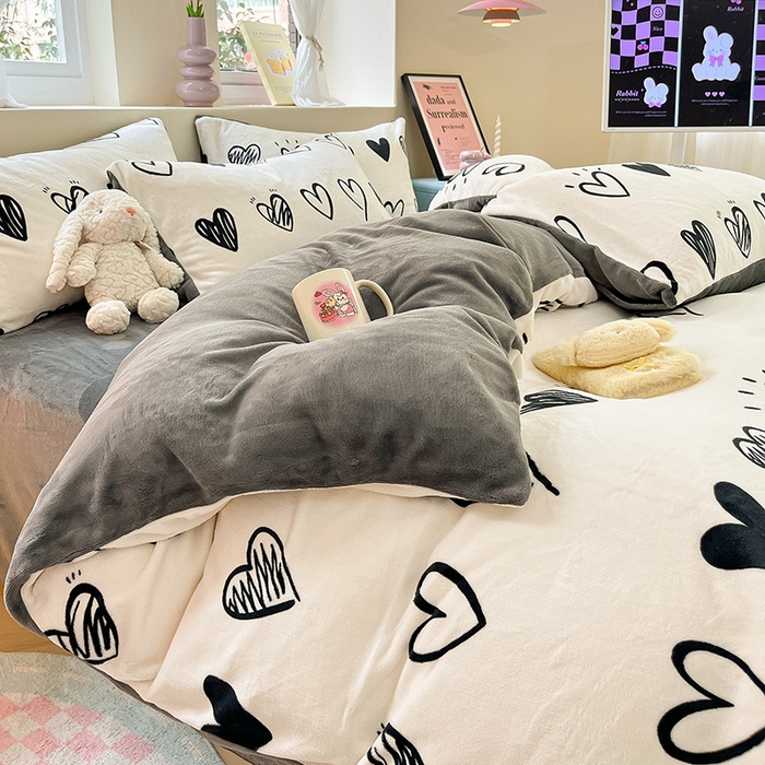 雅居纺家纺 2025新款高克重牛奶绒印花单被套 时尚爱心