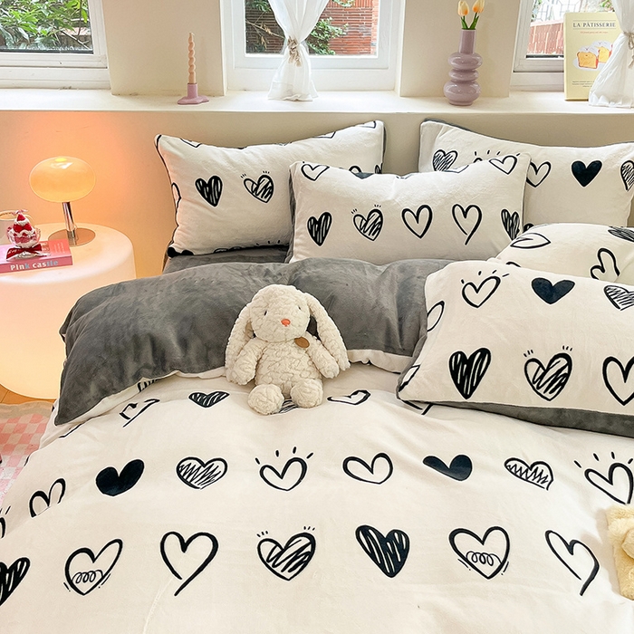 91家纺网 家纺一手货源 找家纺 雅居纺家纺 2025新款高克重牛奶绒印花单被套 时尚爱心
