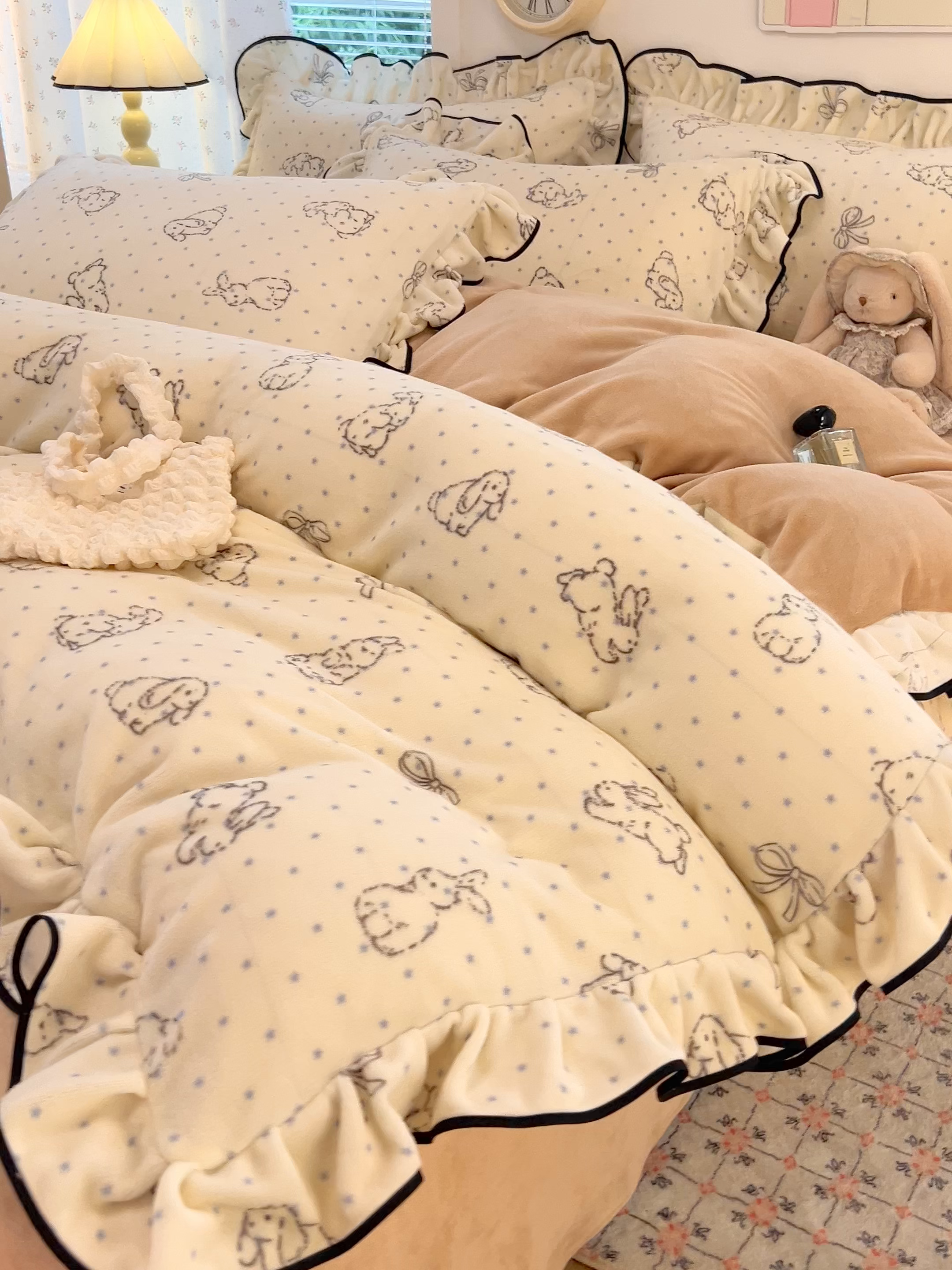 91家纺网 家纺一手货源 找家纺 HL原创 2025新款亲肤舒适韩版温暖牛奶绒四件套-花边款 花边款-星星熊