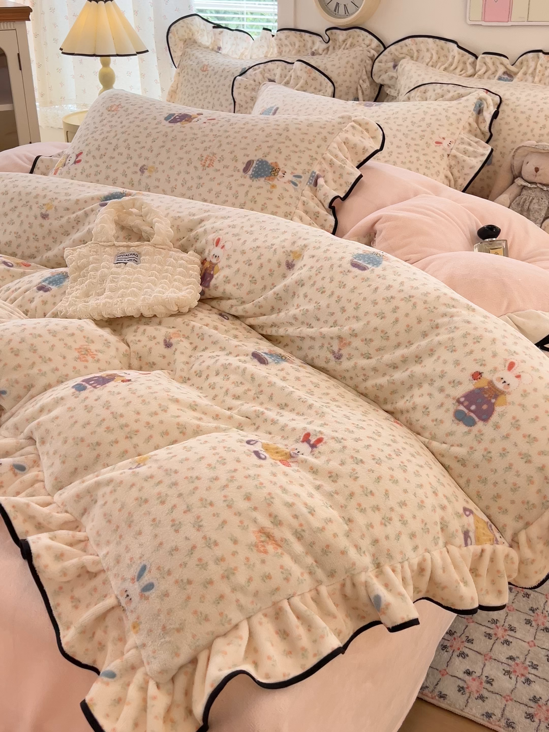 91家纺网 家纺一手货源 找家纺 HL原创 2025新款亲肤舒适韩版温暖牛奶绒四件套-花边款 花边款-甜心小兔