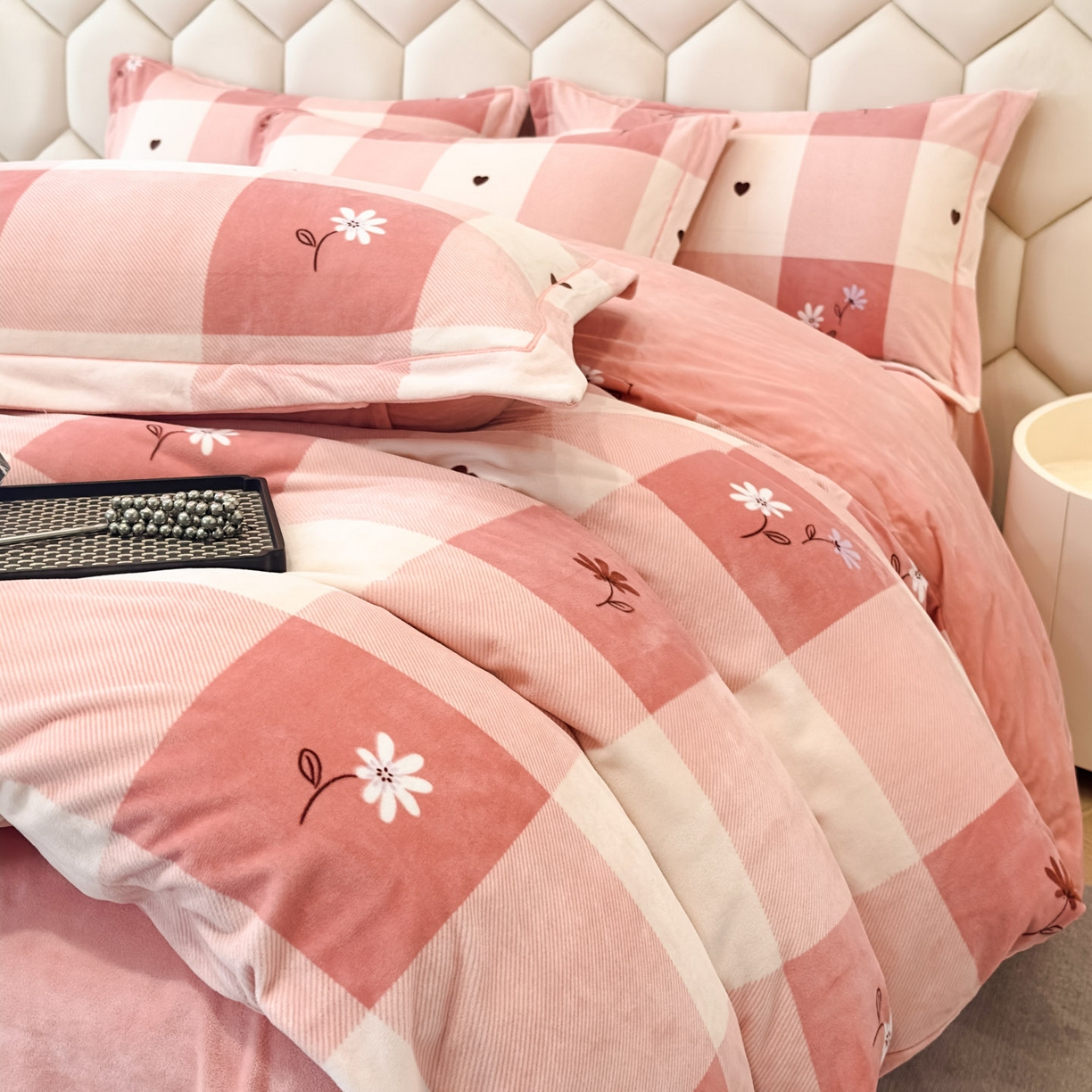 91家纺网 家纺一手货源 找家纺 喜四方 2025新款超细旦婴儿宝宝绒印花四件套 盛夏晚晴-粉