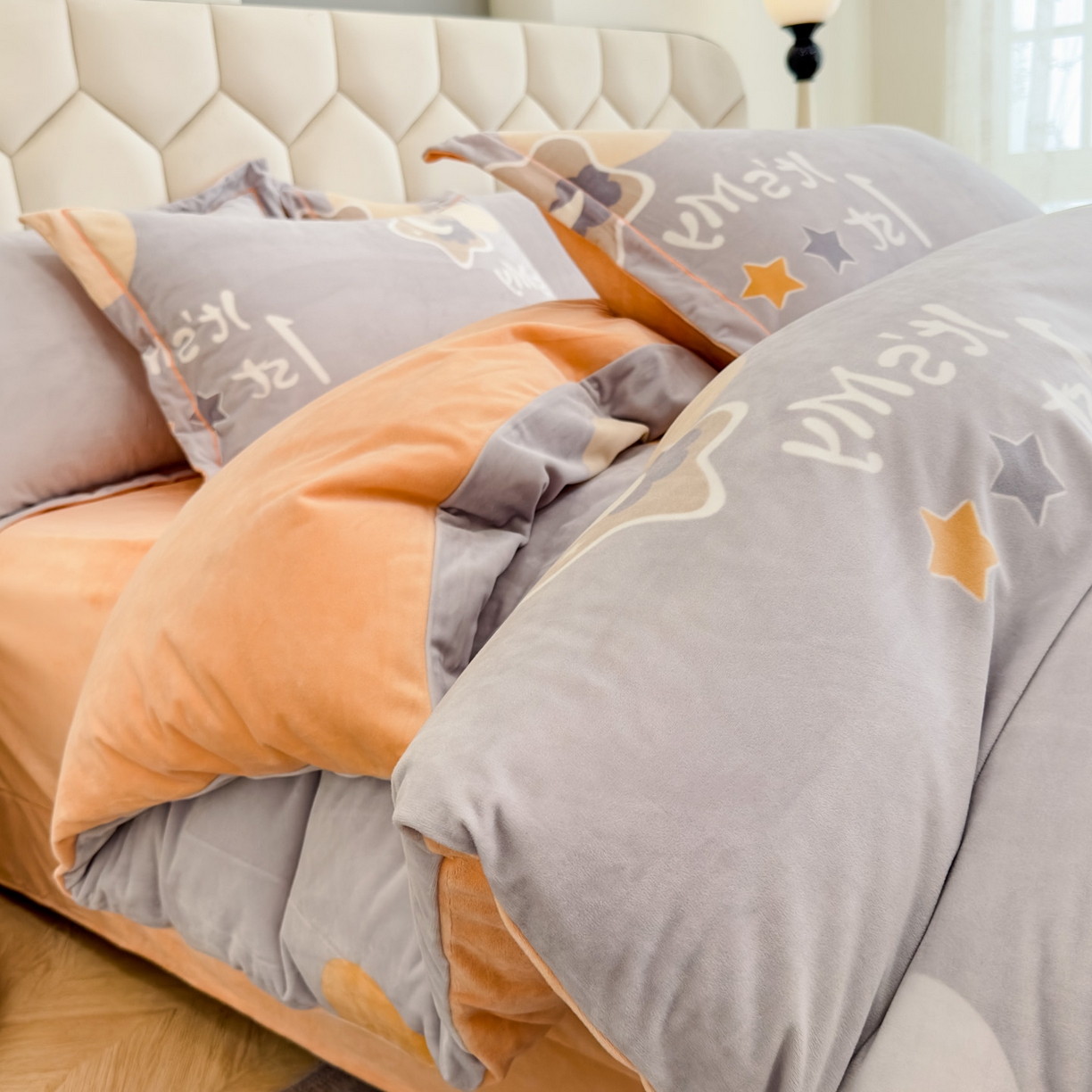 91家纺网 家纺一手货源 找家纺 喜四方 2025新款超细旦婴儿宝宝绒印花四件套 时宜