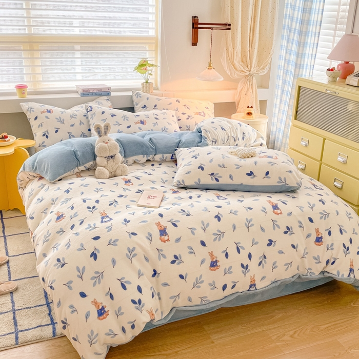 91家纺网 家纺一手货源 找家纺 雅居纺家纺 2025新款高克重牛奶绒印花单被套 树叶小兔子