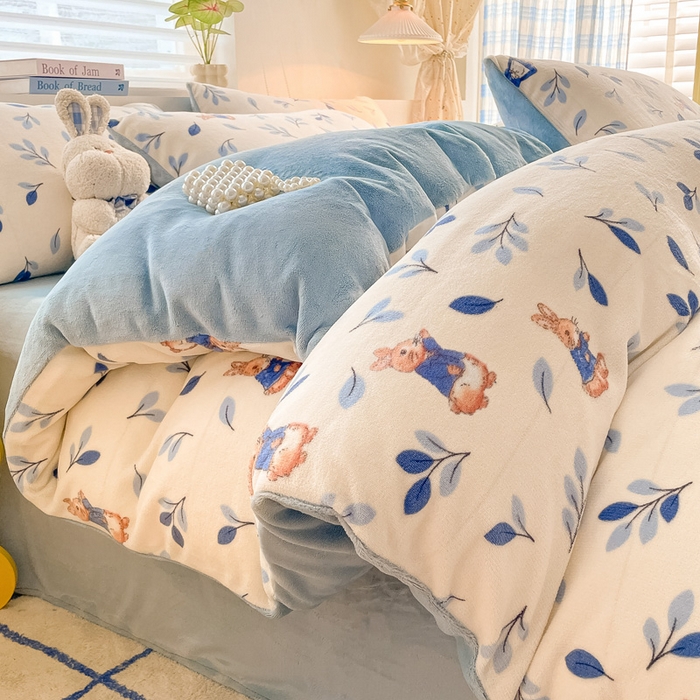 91家纺网 家纺一手货源 找家纺 雅居纺家纺 2025新款高克重牛奶绒印花单被套 树叶小兔子