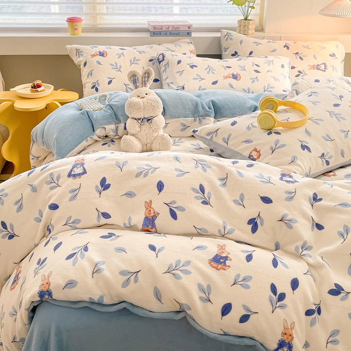 91家纺网 家纺一手货源 找家纺 雅居纺家纺 2025新款高克重牛奶绒印花单被套 树叶小兔子