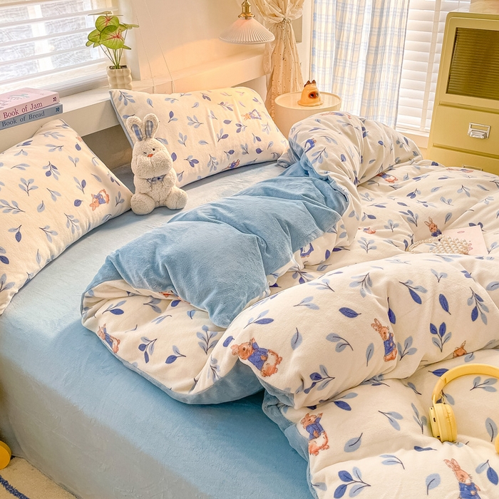 91家纺网 家纺一手货源 找家纺 雅居纺家纺 2025新款高克重牛奶绒印花单被套 树叶小兔子