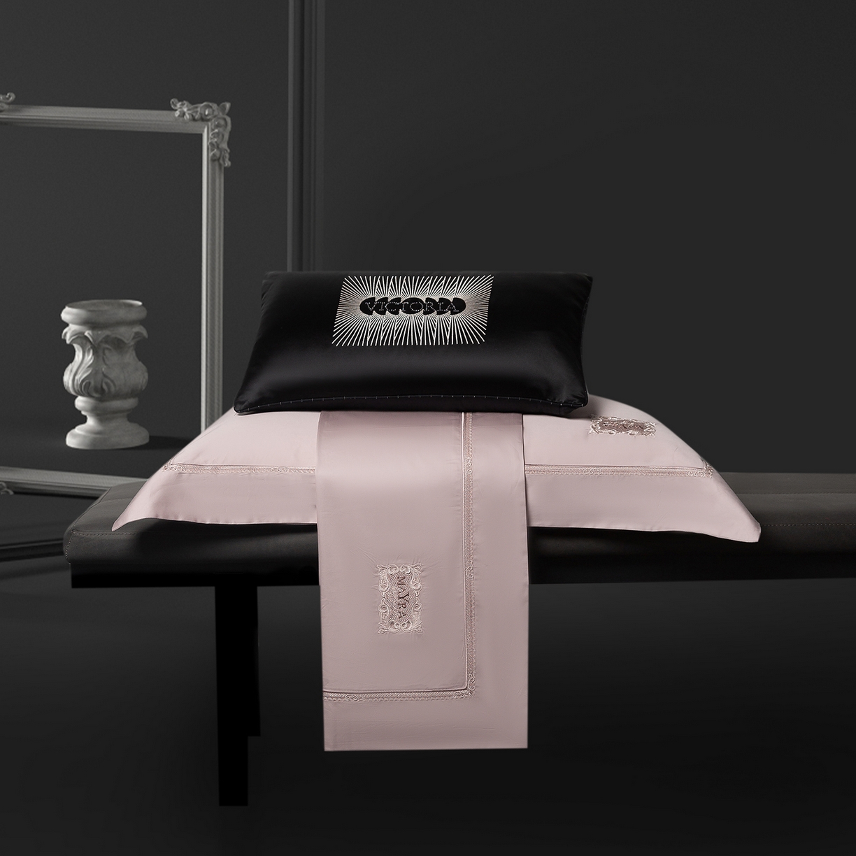 91家纺网 家纺一手货源 找家纺 玖玖爱家纺 2025新款180支植物甑棉罗卡芙刺绣系列四件套 岱雅莎