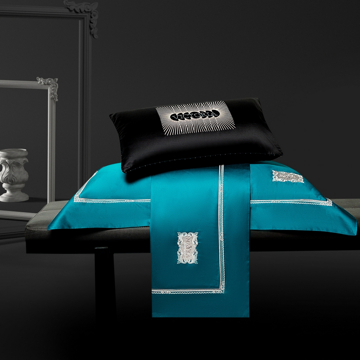 91家纺网 家纺一手货源 找家纺 玖玖爱家纺 2025新款180支植物甑棉罗卡芙刺绣系列四件套 皇家蓝