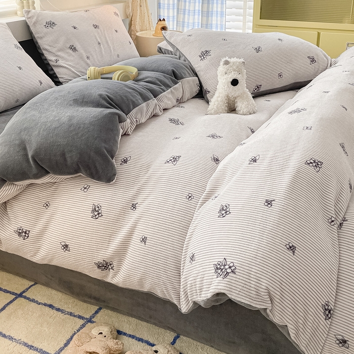 91家纺网 家纺一手货源 找家纺 雅居纺家纺 2025新款高克重牛奶绒印花单被套 竖条小花